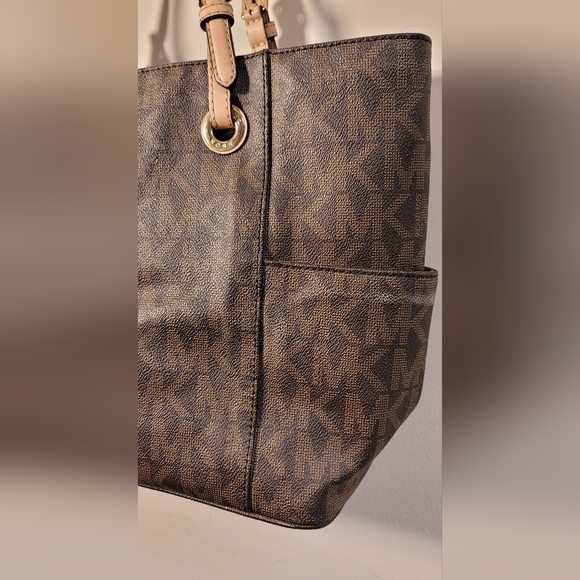C - Michael Kors Jet Set brown monogram Vegan leather handbag - Picture 10 of 14